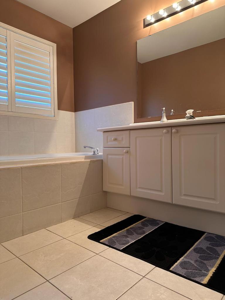 Beautiful Home Mississauga Luaran gambar